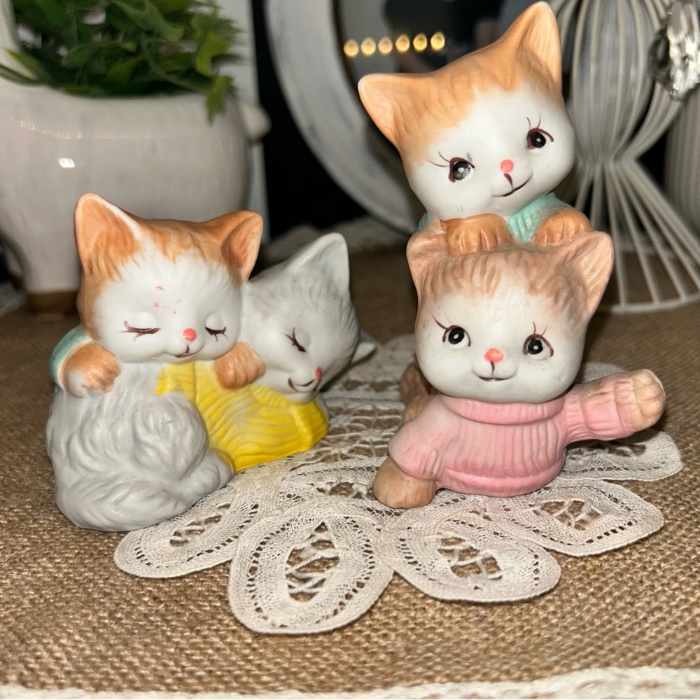 Vintage Jamestown Fine Porcelain China "Little Friends" Playful Kittens Figurine